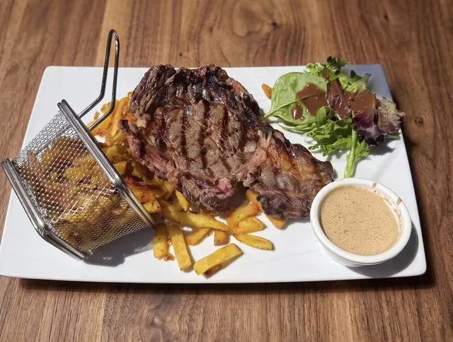 Entrecôte grillée, sauce au poivre