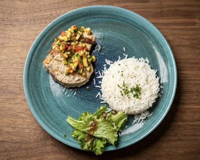 Steak d’espadon, sauce vierge